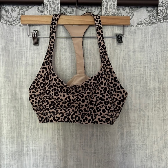 Forever 21 Tops - Women’s large sports bra forever 21